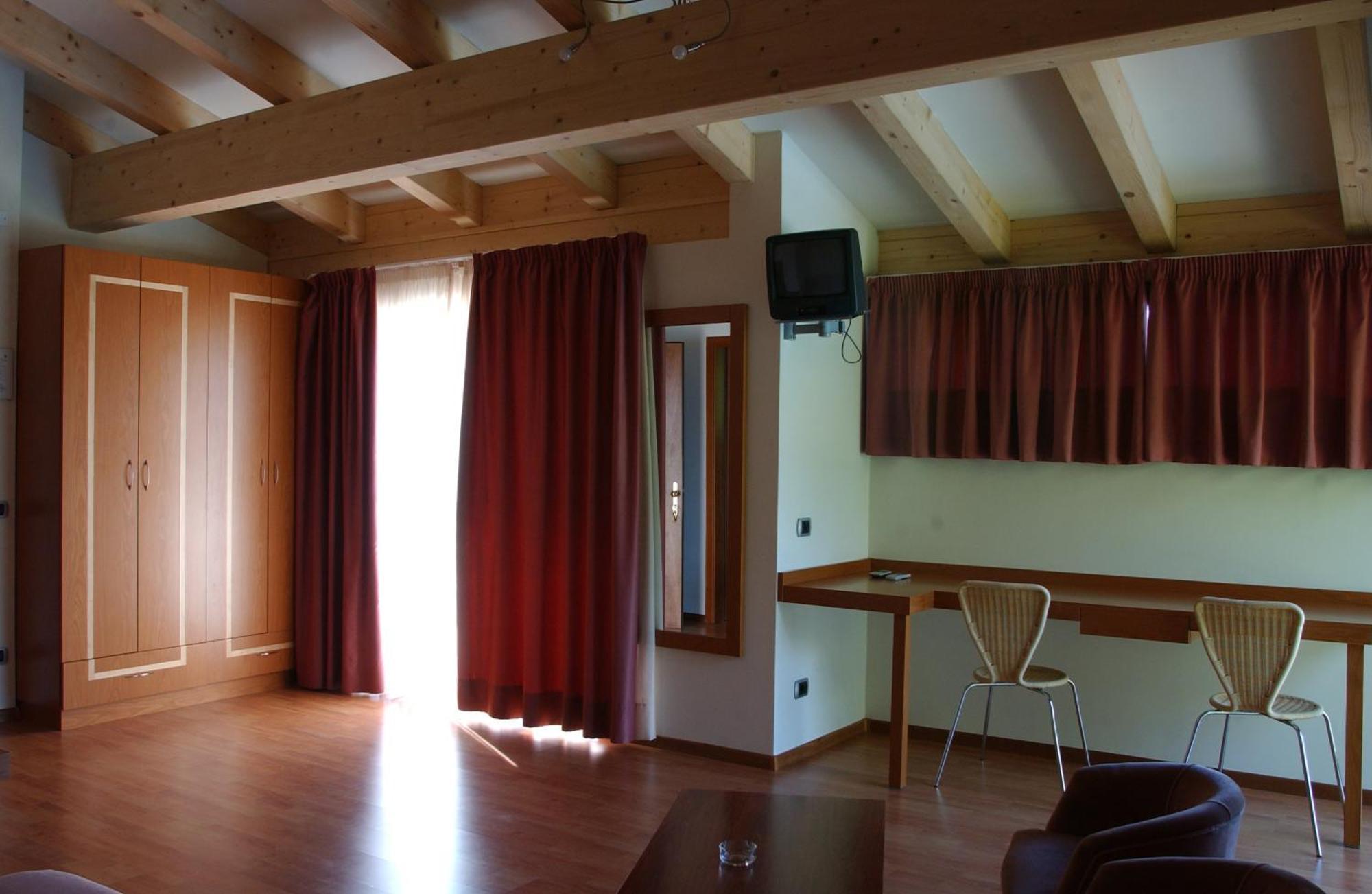 Piccolo Hotel มัลเชซิเน ภายนอก รูปภาพ