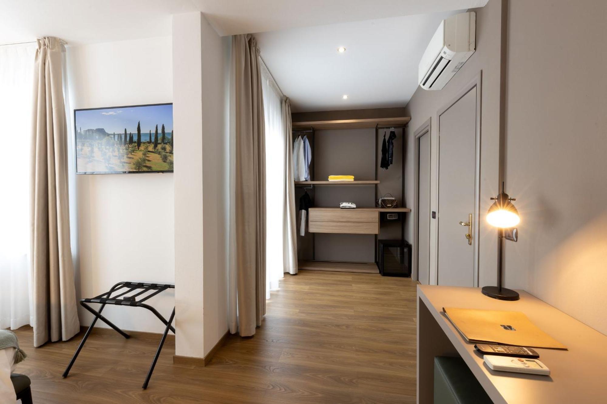 Piccolo Hotel มัลเชซิเน ภายนอก รูปภาพ